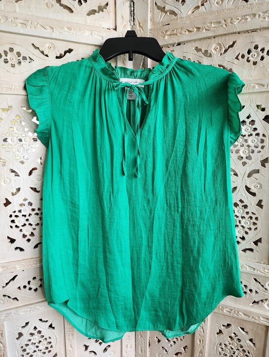 cupcakes & cashmere Tops - Cupcakes And Cashmere Sleeveless Flutter Sleeve Green Top- Womens Size Small